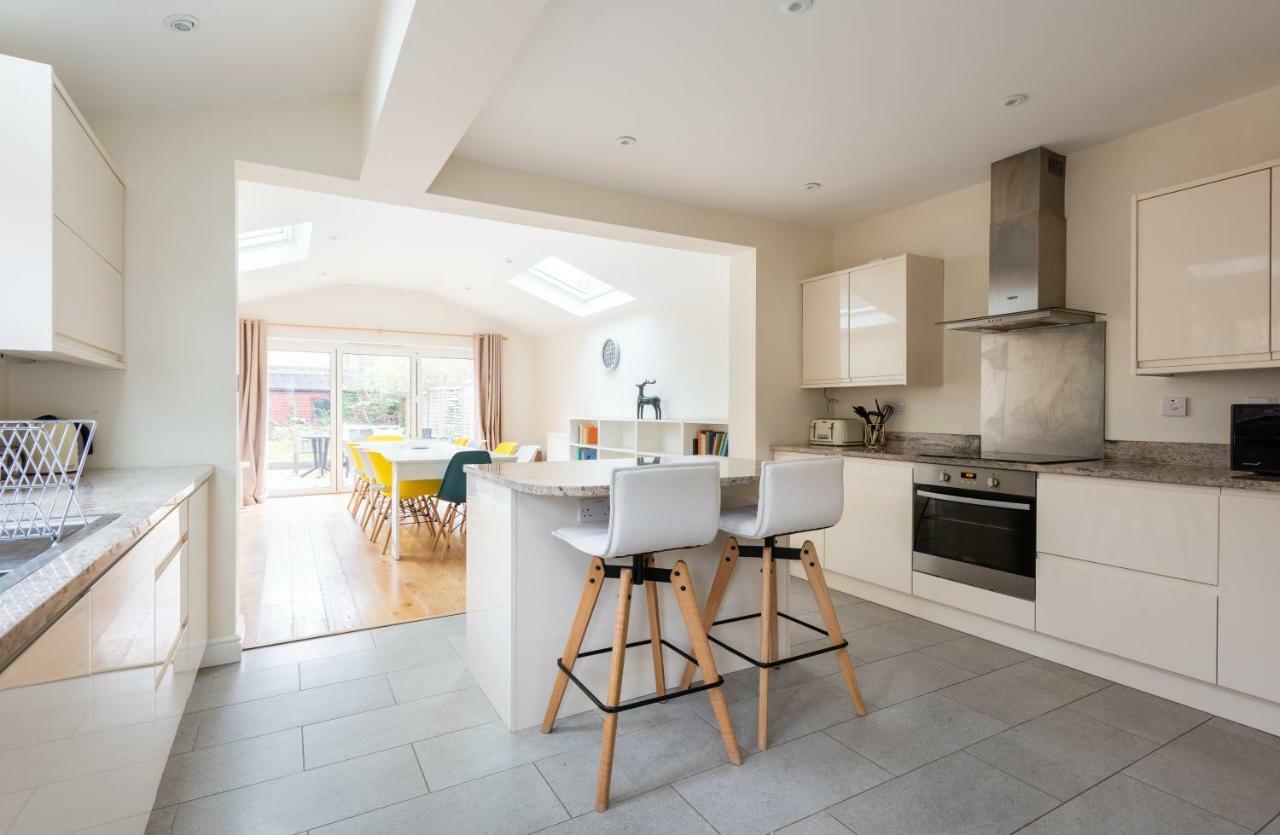 The Canary Way - Contemporary 4Bdr Home With Parking Оксфорд Екстериор снимка